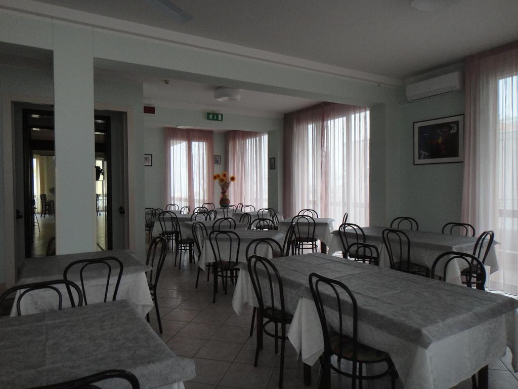 Hotel Acapulco Viserbella di Rimini Eksteriør billede