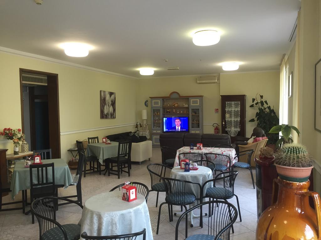 Hotel Acapulco Viserbella di Rimini Eksteriør billede