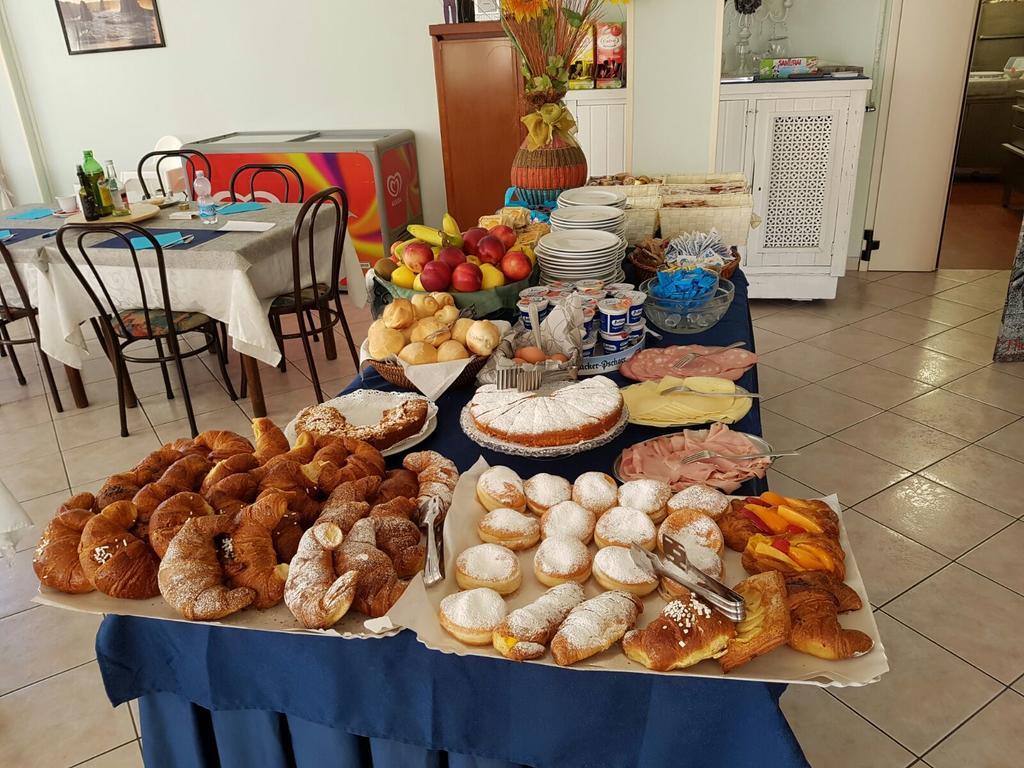 Hotel Acapulco Viserbella di Rimini Eksteriør billede