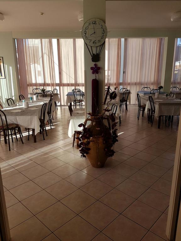 Hotel Acapulco Viserbella di Rimini Eksteriør billede