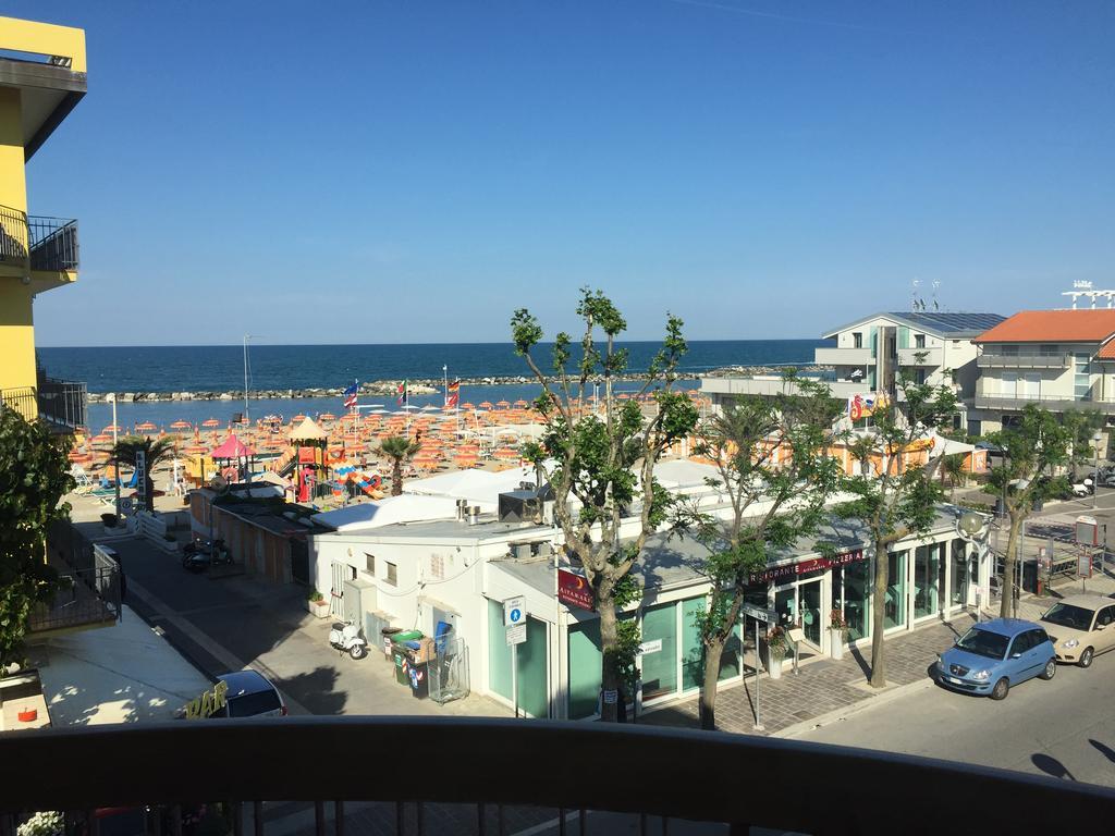 Hotel Acapulco Viserbella di Rimini Eksteriør billede