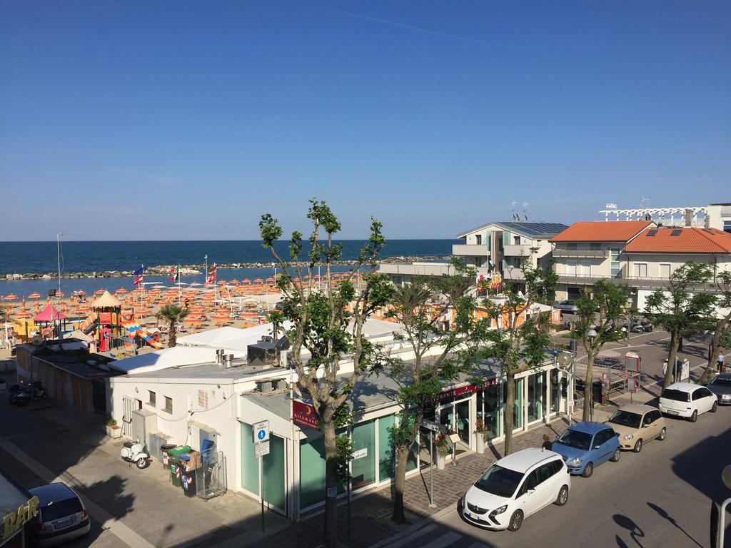 Hotel Acapulco Viserbella di Rimini Eksteriør billede