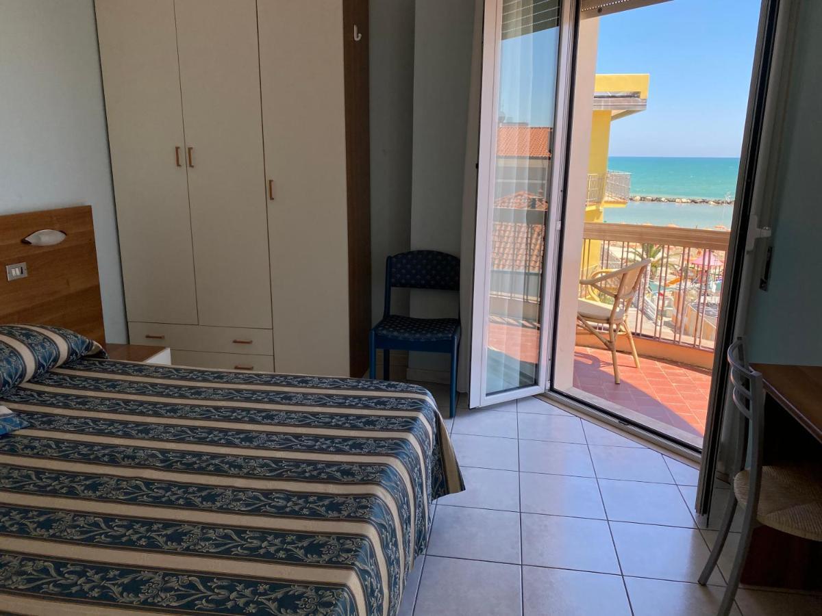 Hotel Acapulco Viserbella di Rimini Eksteriør billede