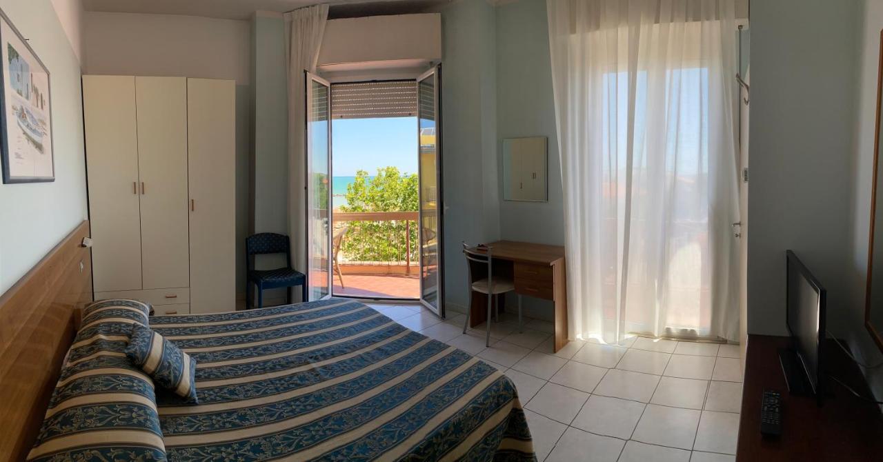 Hotel Acapulco Viserbella di Rimini Eksteriør billede